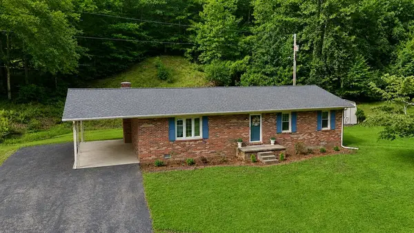 162 Castle Drive, Paintsville, KY 41240