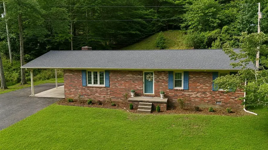 162 Castle Drive, Paintsville, KY 41240 - #3