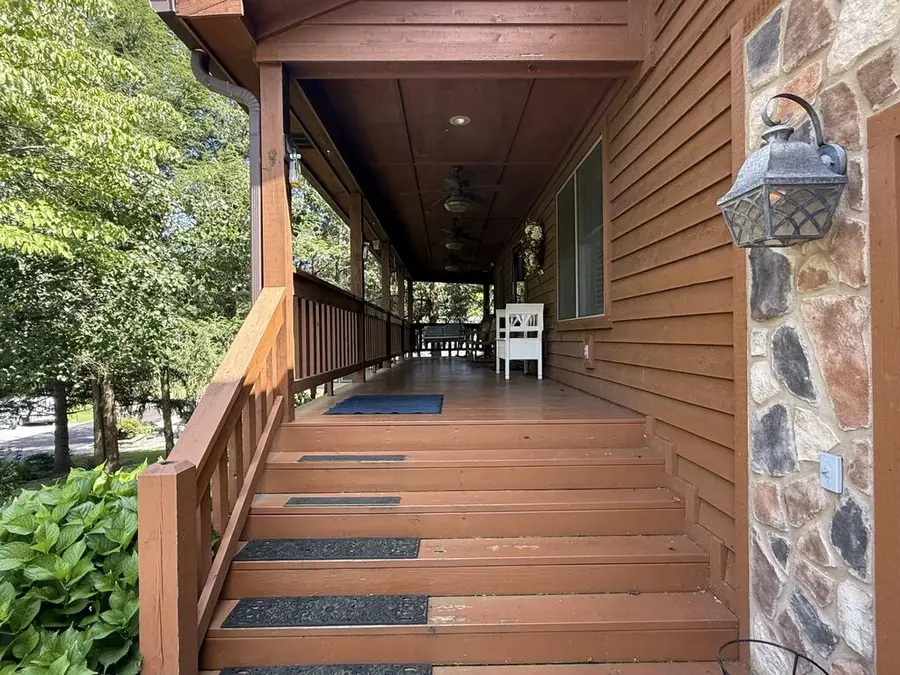 130 Virginia Avenue, Whitesburg, KY 41858 - #2