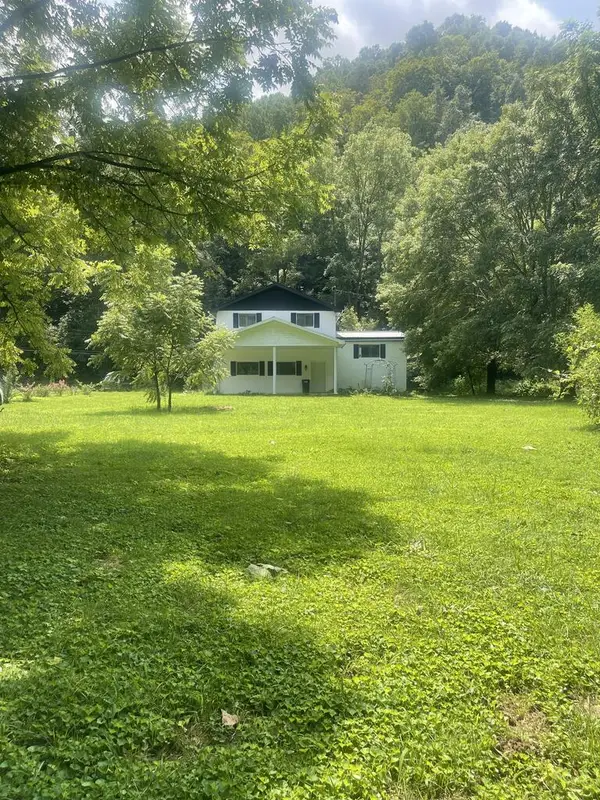 120 Paradise Lane, Whitesburg, KY 41858