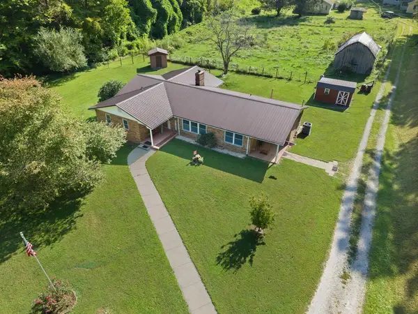 139 Midway Dr, Mayking, KY 41837