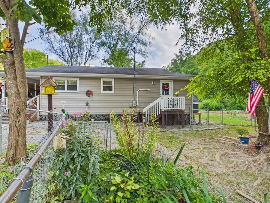 3007 Craft Colly Rd., Ermine, KY 41815 - #3