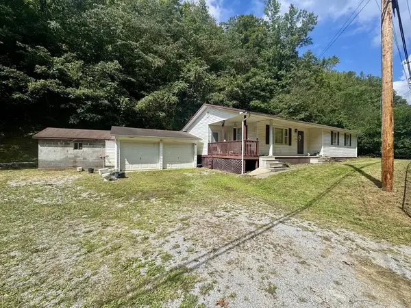 555 Harless Creek, Feds Creek, KY 41559