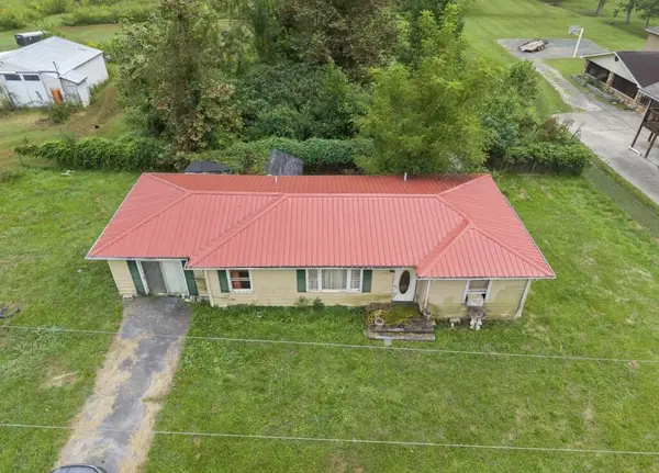 6525 Highway 582, Pine Top, KY 41843