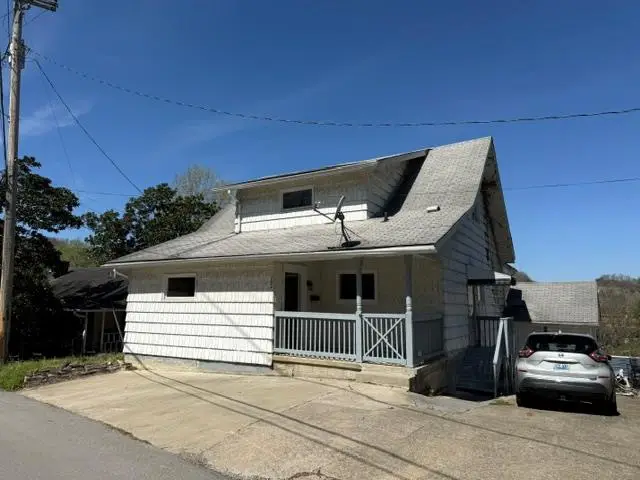 724 Oakhurst Ave, Hazard, KY 41701 - #2