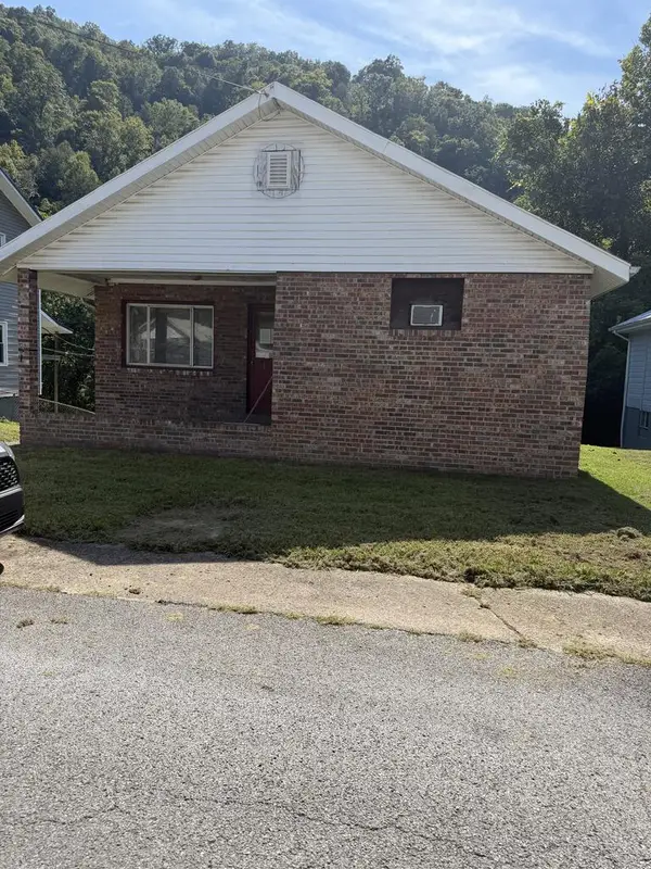 105 Yorktown Dr, Pikeville, KY 41501