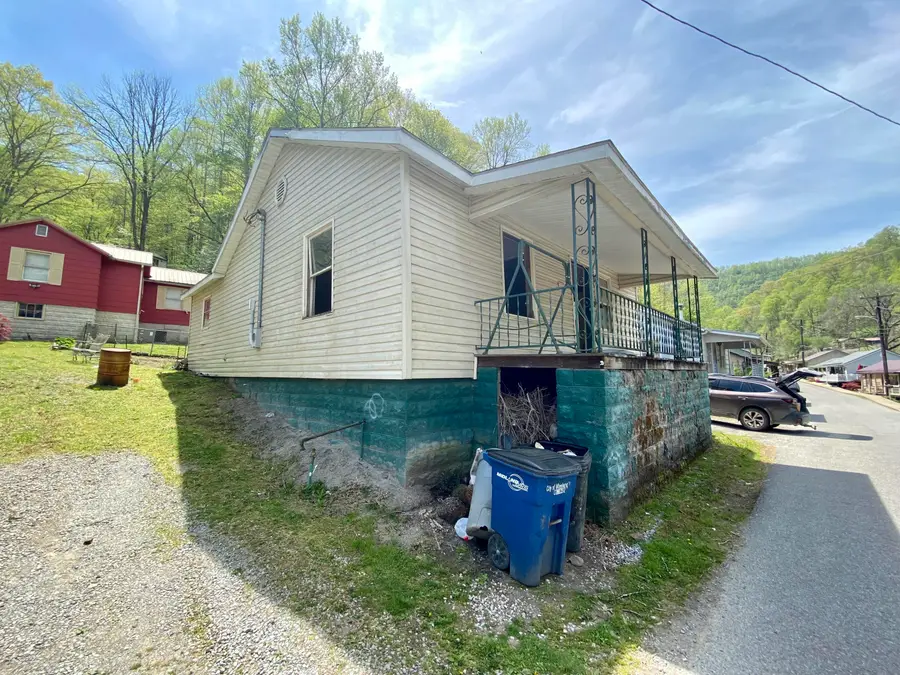 414 Main Street, Teaberry, KY 41660 - #2