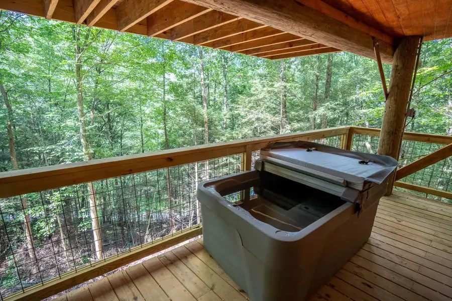689 Cave Hollow Road, Campton, KY 41301 - #2