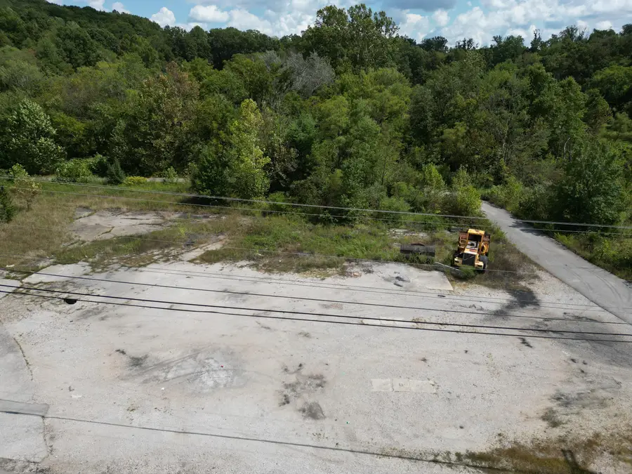9911 Ky-490 Highway, East Bernstadt, KY 40729 - #3