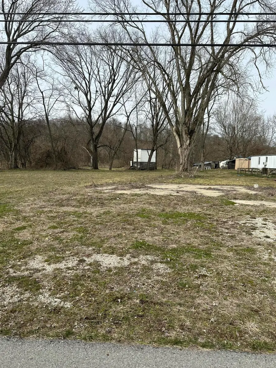 504 W Central Avenue, Bradfordsville, KY 40009 - #2