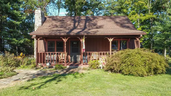 221 S Lake Bluff Lane, Scottsville, KY 42164