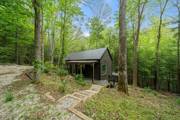 507 Cave Hollow Road, Campton, KY 41301