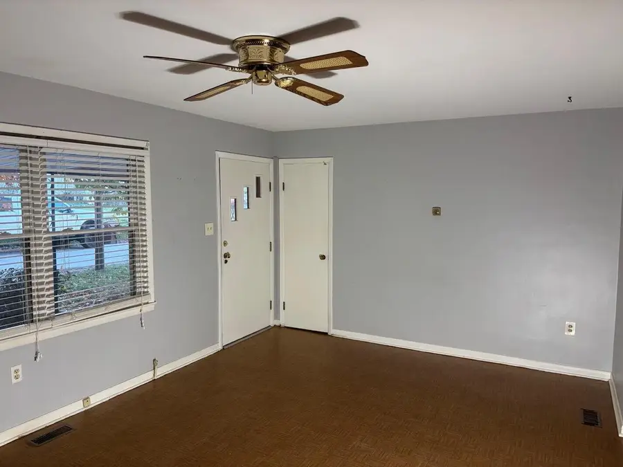 605 College Street, Winchester, KY 40391 - #3
