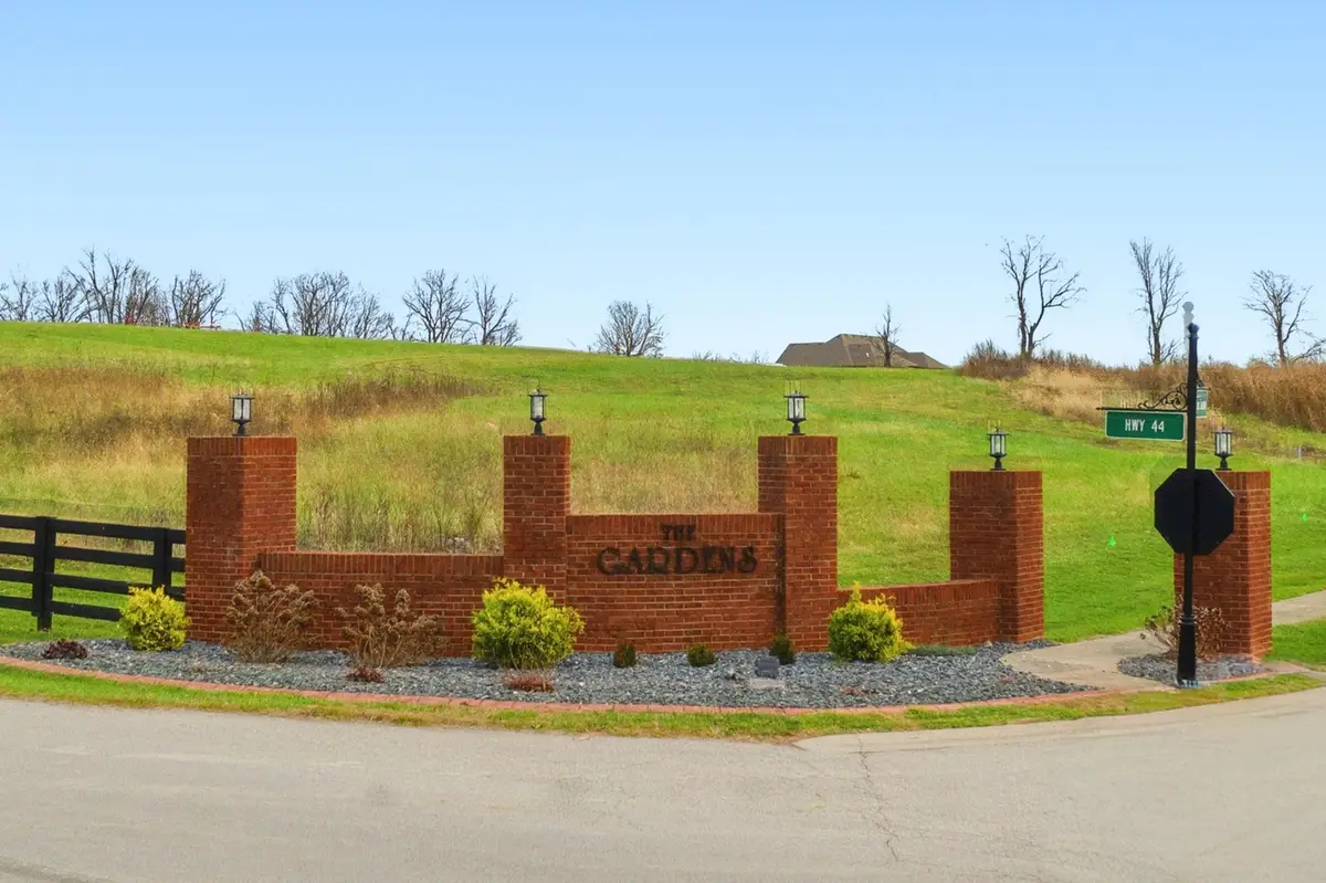 1005 Green Garden, Lawrenceburg, KY 40342 - #1