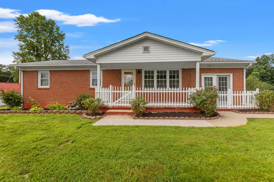 40 Edwards Road, Irvine, KY 40336 - #2