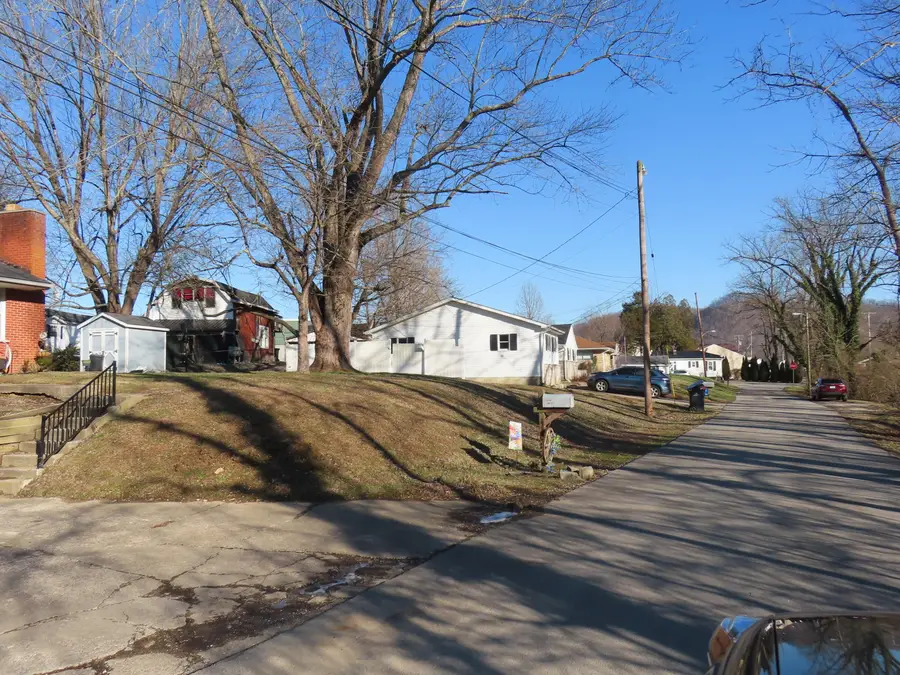 408  S Willow Drive, Morehead, KY 40351 - #3