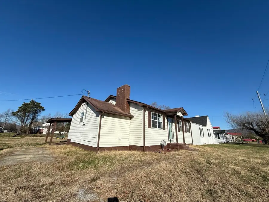 816 W Chester Avenue, Middlesboro, KY 40965 - #3