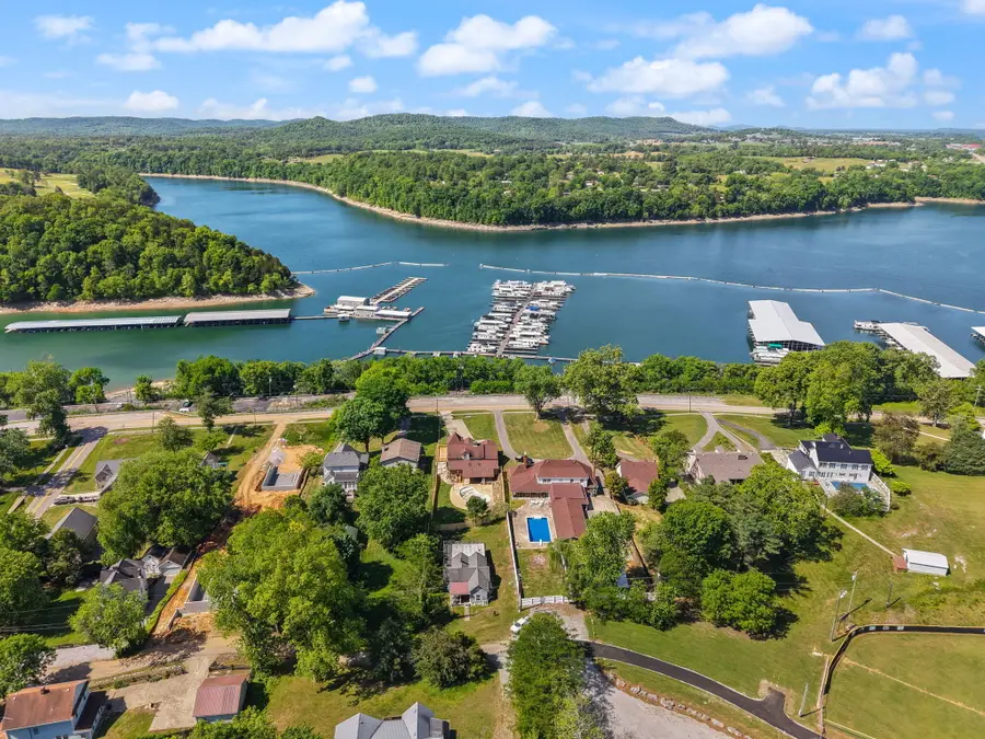 518 W Lakeshore Drive, Burnside, KY 42519 - #2