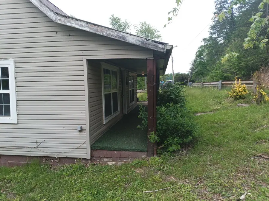 2933 Ky Route-1092, Flatgap, KY 41219 - #2