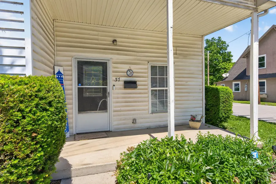 372 Holmes Street, Frankfort, KY 40601 - #3