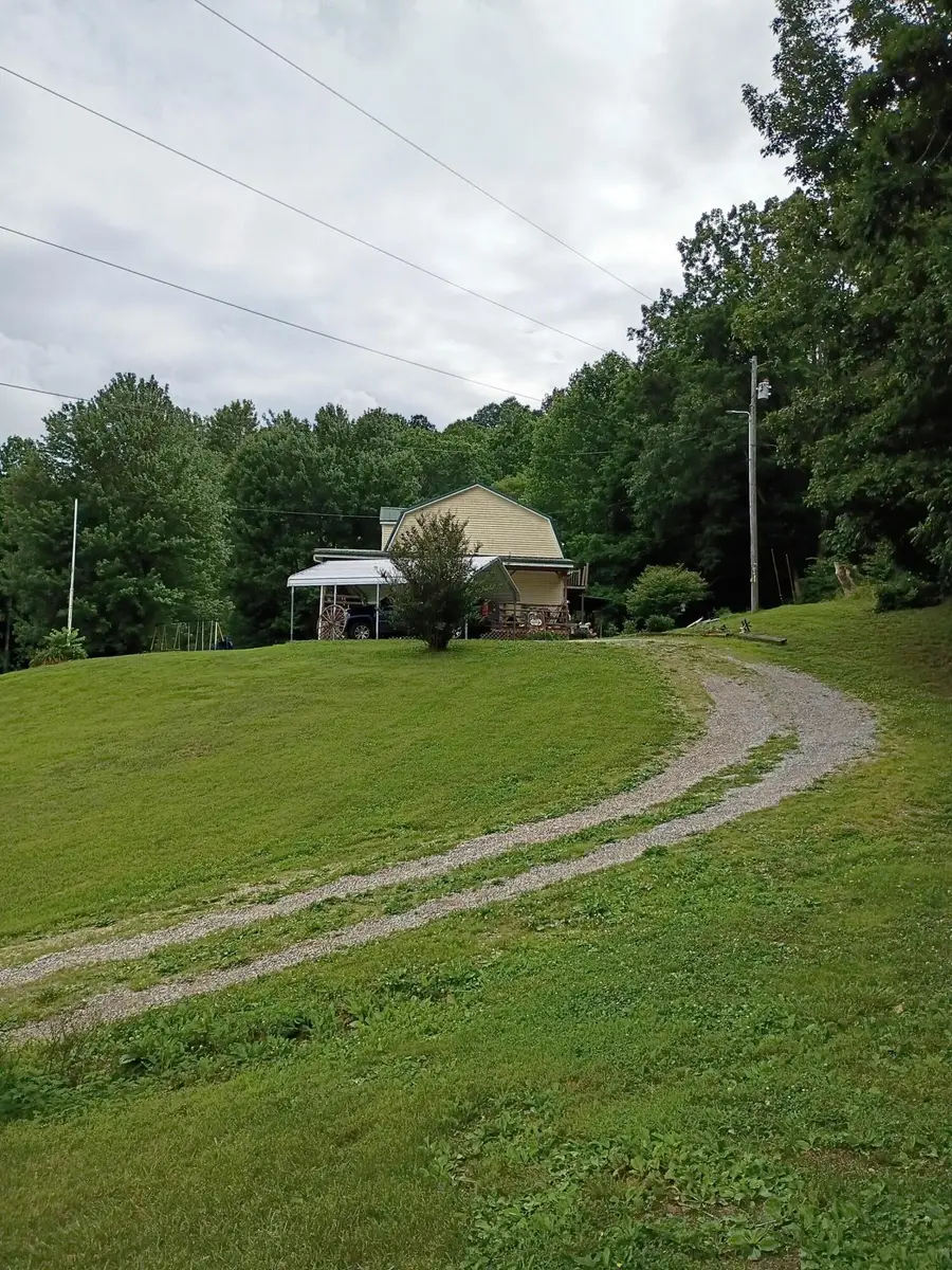 417 Clearview Drive, Hustonville, KY 40437 - #2