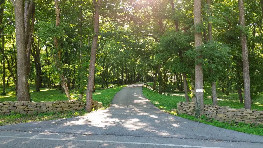 1599 Woodlake Road, Midway, KY 40347 - #2