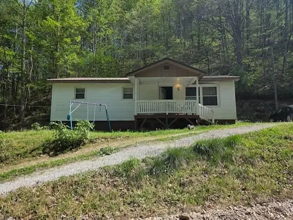 77 Butcher Knife Road, Topmost, KY 41862