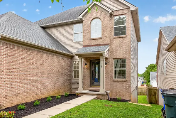 925 Winding Oak Trail, Lexington, KY 40511
