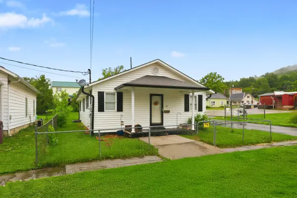 153 S Madison Avenue, Irvine, KY 40336