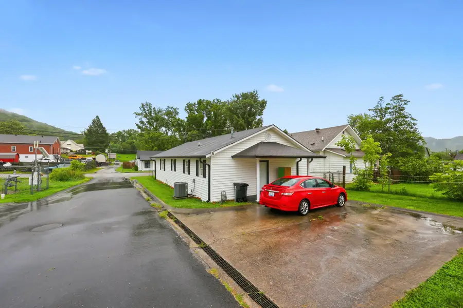 153 S Madison Avenue, Irvine, KY 40336 - #2