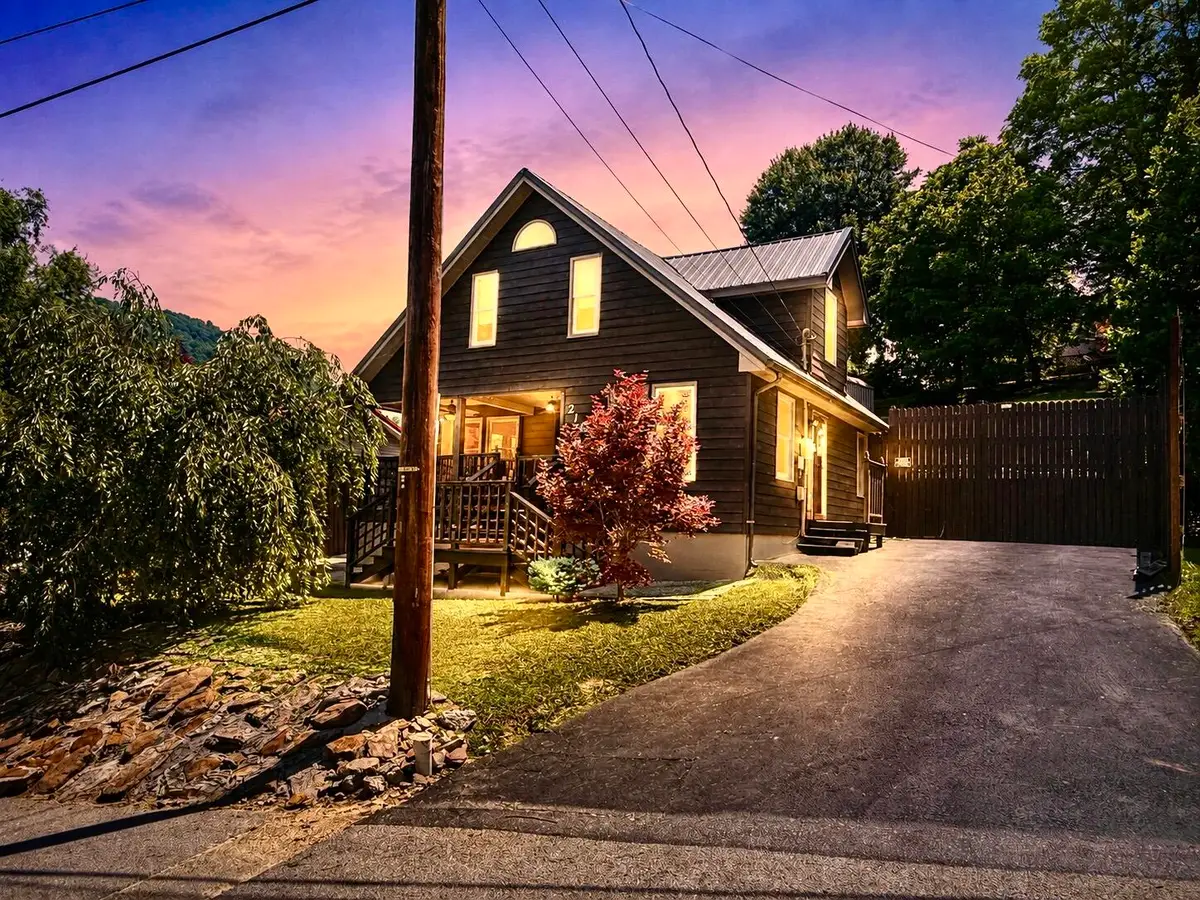 214 Spruce Street, Pineville, KY 40977 - #1