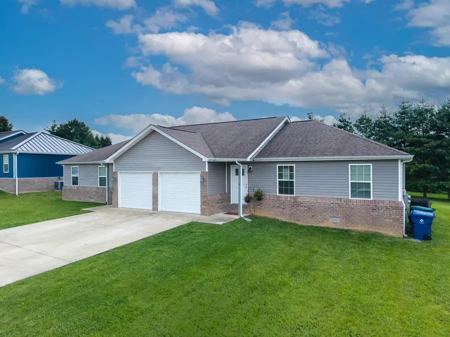 401 Johnny Drive, Science Hill, KY 42553 - #2