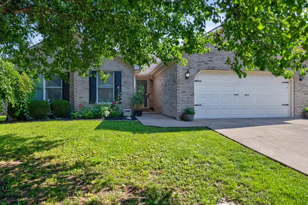 913 Pinoak Drive, Nicholasville, KY 40356