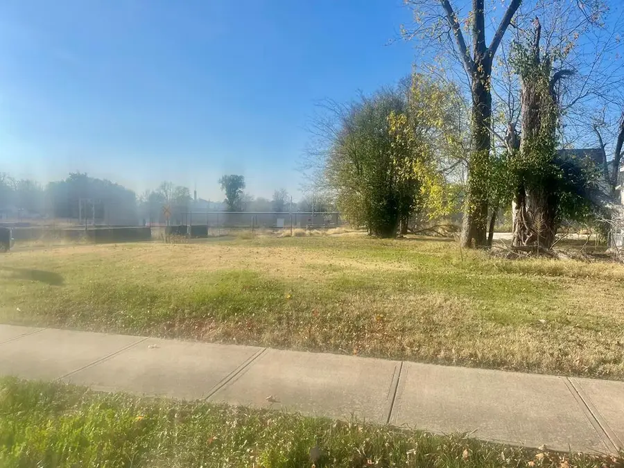 1111 S Campbell Street, Hopkinsville, KY 42240 - #2