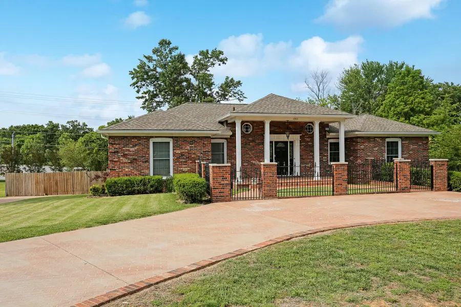 1511 Oxford Drive, Murray, KY 42071 - #3