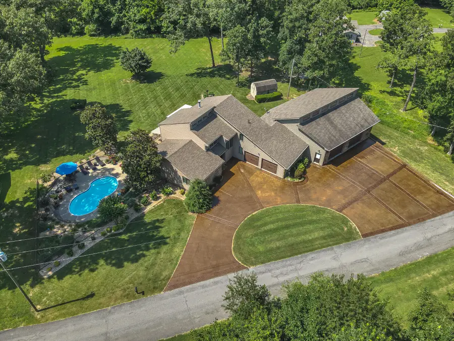 136 Lake Dr, Benton, KY 42025 - #2