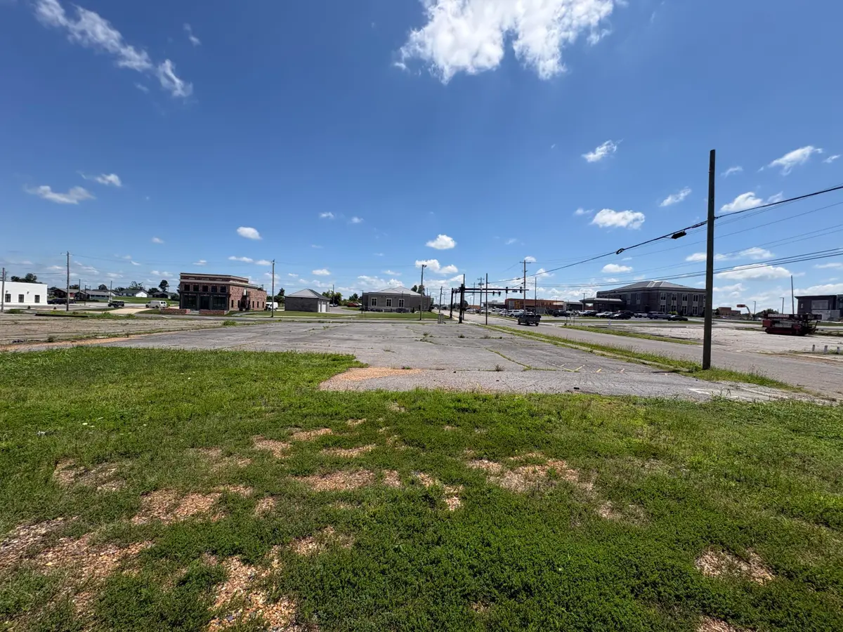 201 N 7th Street, Mayfield, KY 42066 - #1