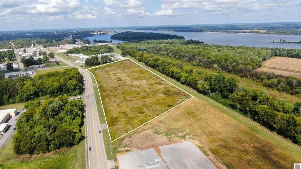 3020 Wayne Sullivan Drive, Paducah, KY 42003 - #1