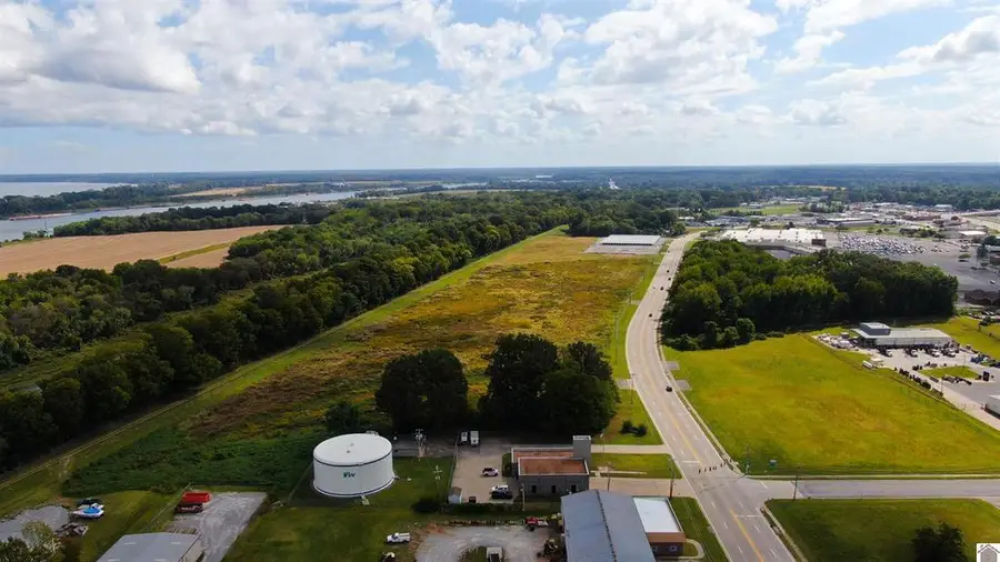 3020 Wayne Sullivan Drive, Paducah, KY 42003 - #3