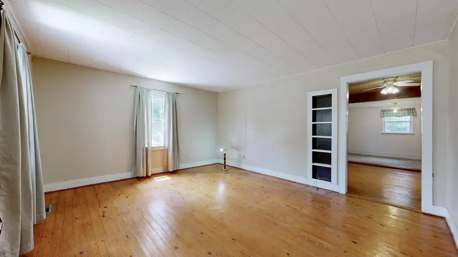 1681 Old Frankfort Road, Lawrenceburg, KY 40342 - #2