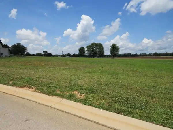 404 Meadow Glenn Lane, Hopkinsville, KY 42240