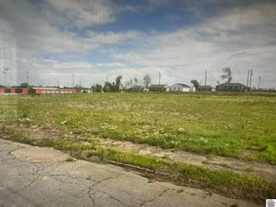 408 W Broadway, Mayfield, KY 42066 - #3