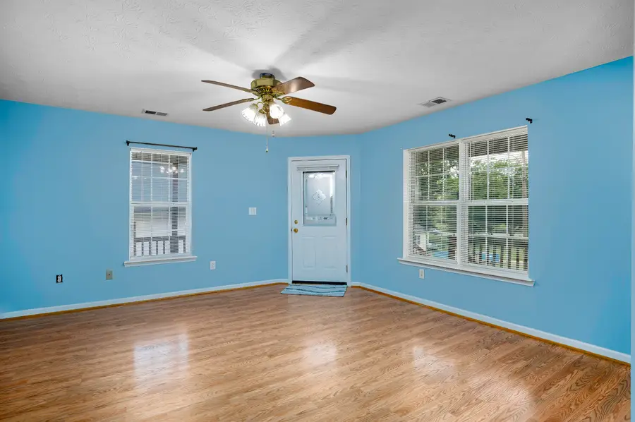 322 2nd Street, Midway, KY 40347 - #3