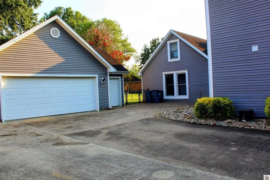 304 Canterbury Drive, Mayfield, KY 42066 - #3