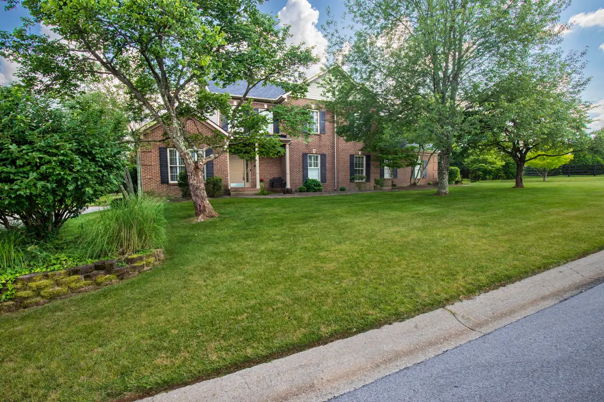 225 Helmsley Lane, Versailles, KY 40383 - #1