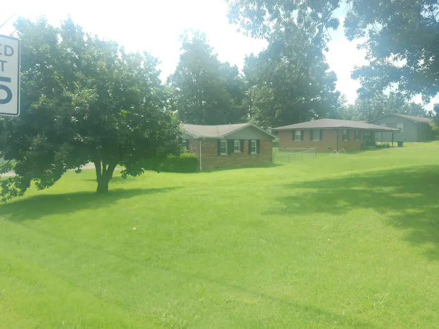 221 Maple Avenue, Calvert City, KY 42029 - #2