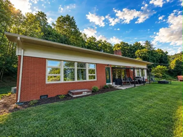 821 Ivy, Harlan, KY 40831