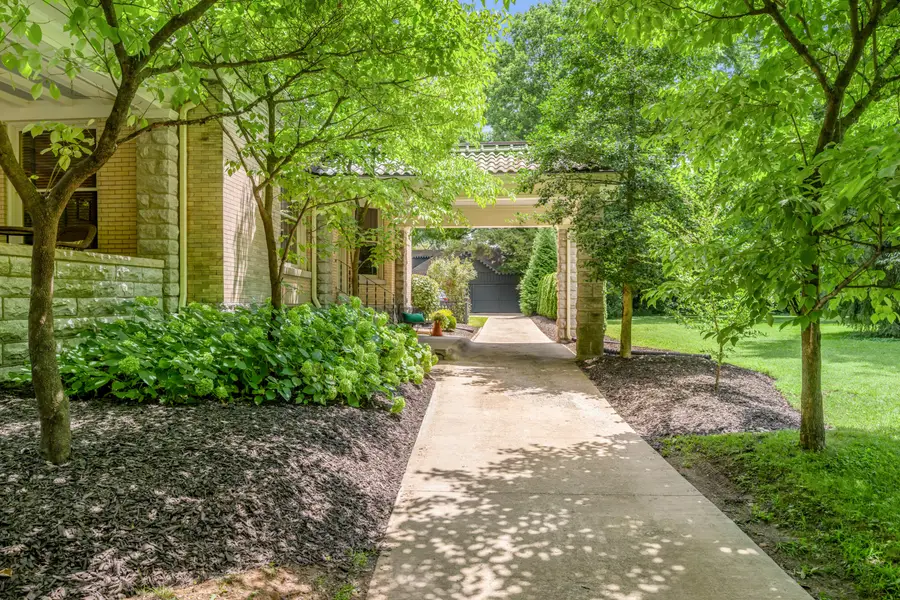 262 S Ashland Avenue, Lexington, KY 40502 - #3