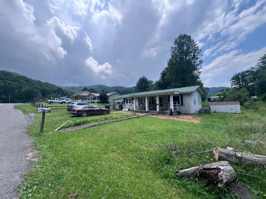 712 Balmoral Road, Middlesboro, KY 40965 - #2