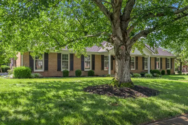121 Hawthorne Drive, Nicholasville, KY 40356